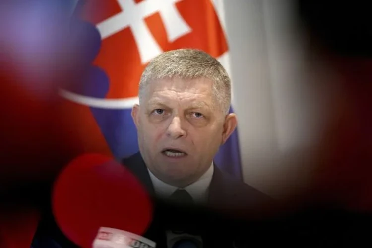Роберт Фіцо під час виступу перед студентами та працівниками лікарні у Прешові