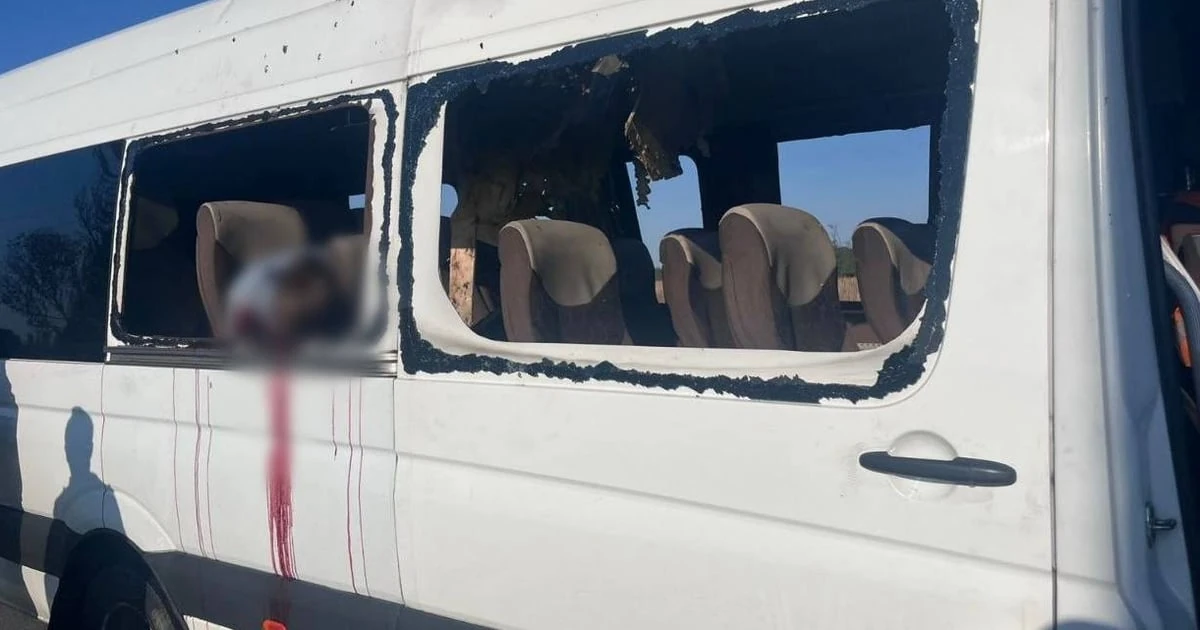 Підтверджені наслідки удару безпілотника по автобусу на Нікопольщині